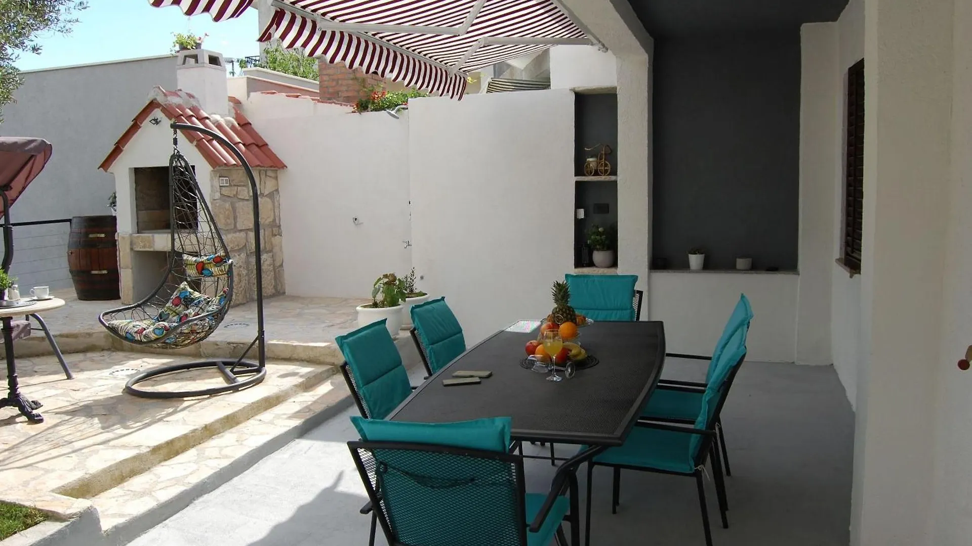 Apartment Sun - 100M From Sea Kastela 0*,  Croatia