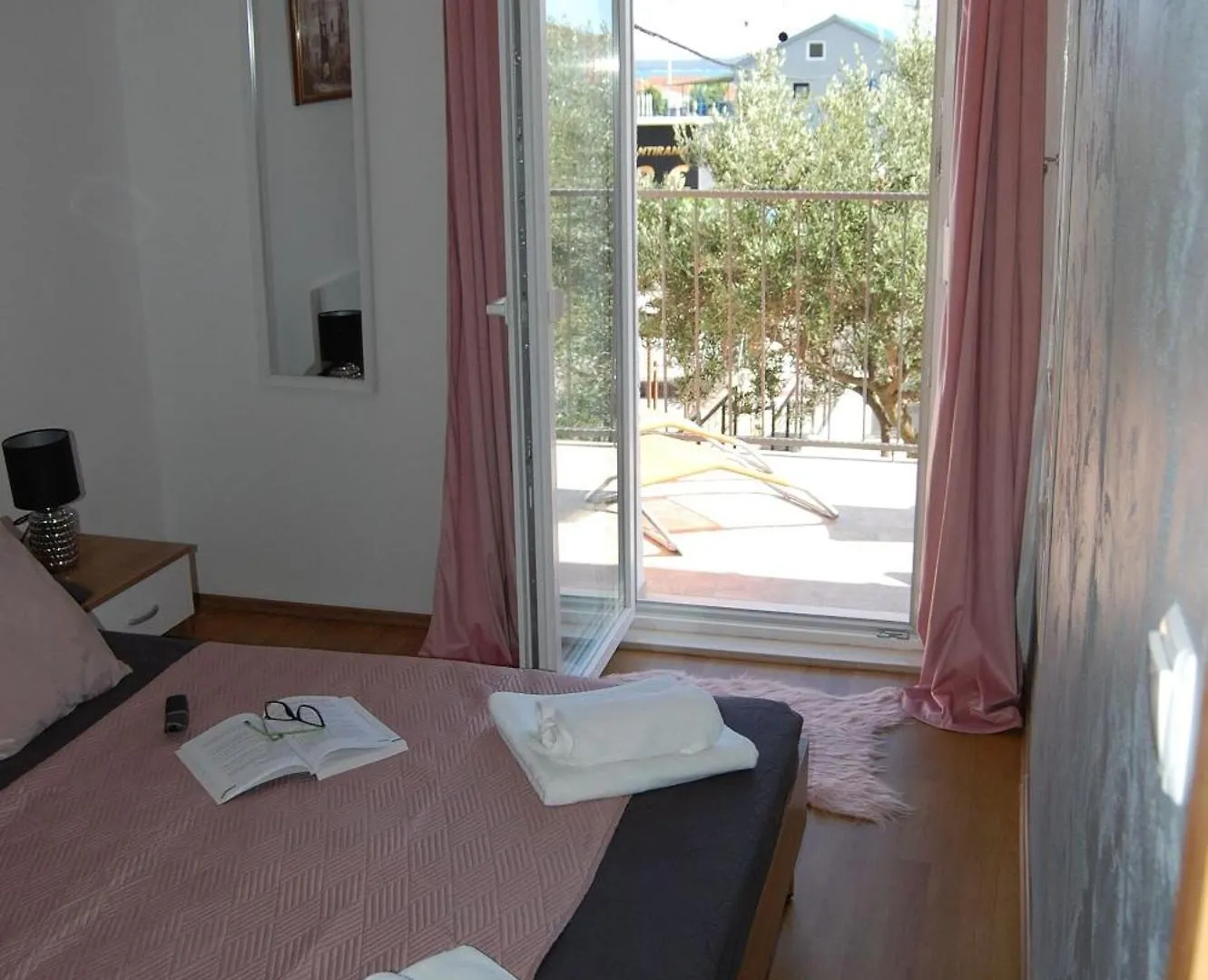 Apartment Sun - 100M From Sea Kastela