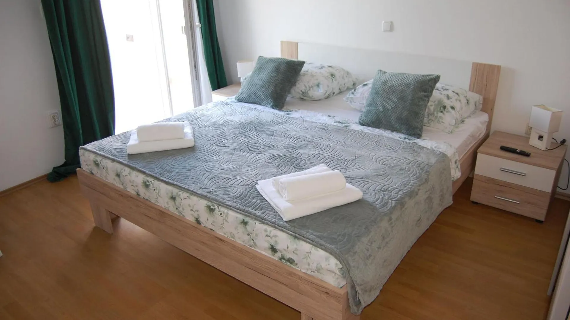 Apartment Sun - 100M From Sea Kastela