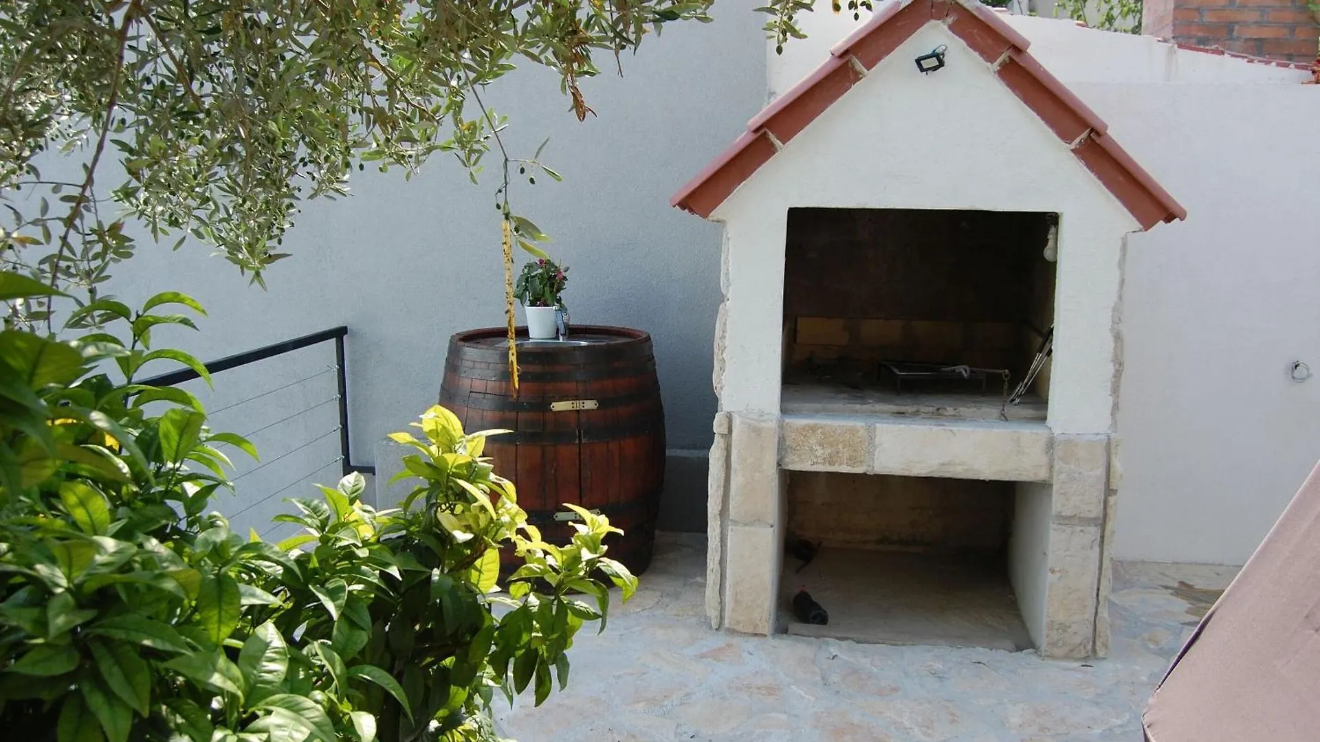 Apartment Sun - 100M From Sea Kastela