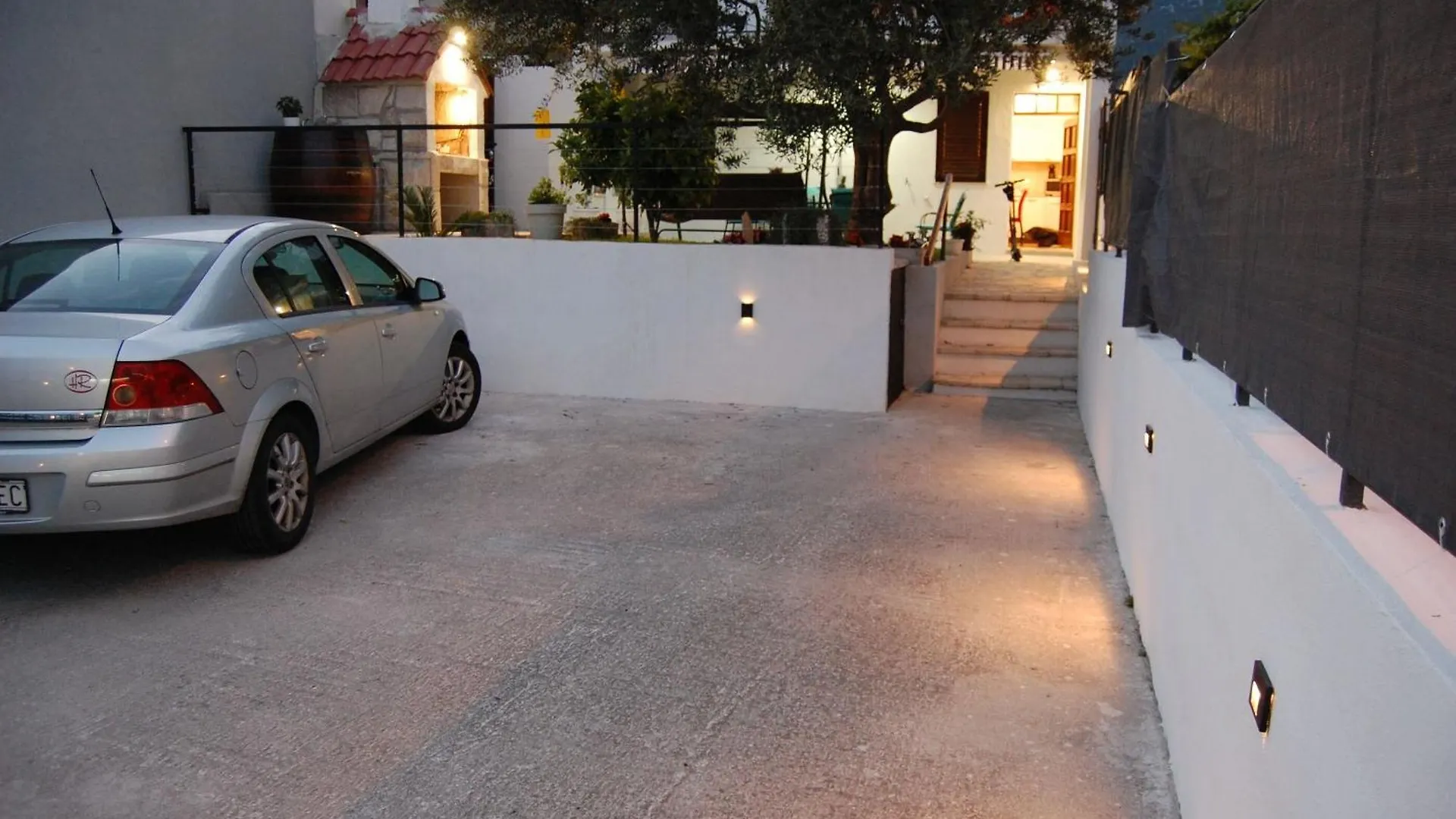 Apartment Sun - 100M From Sea Kastela Croatia